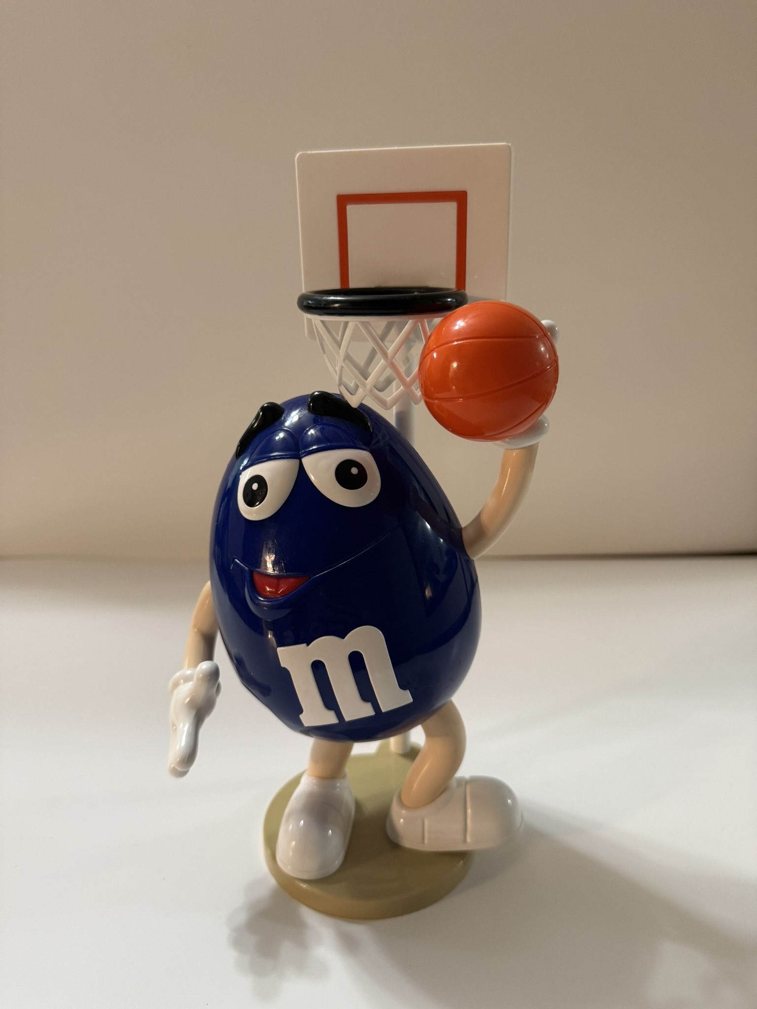 M&M'S M&M BASKETBALL PLAYER BLUE FIGURINE 25CM 10'' Collectable