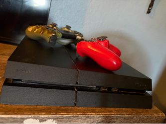 🎮 PS4 Console w/ 2 Controllers - Works Perfect