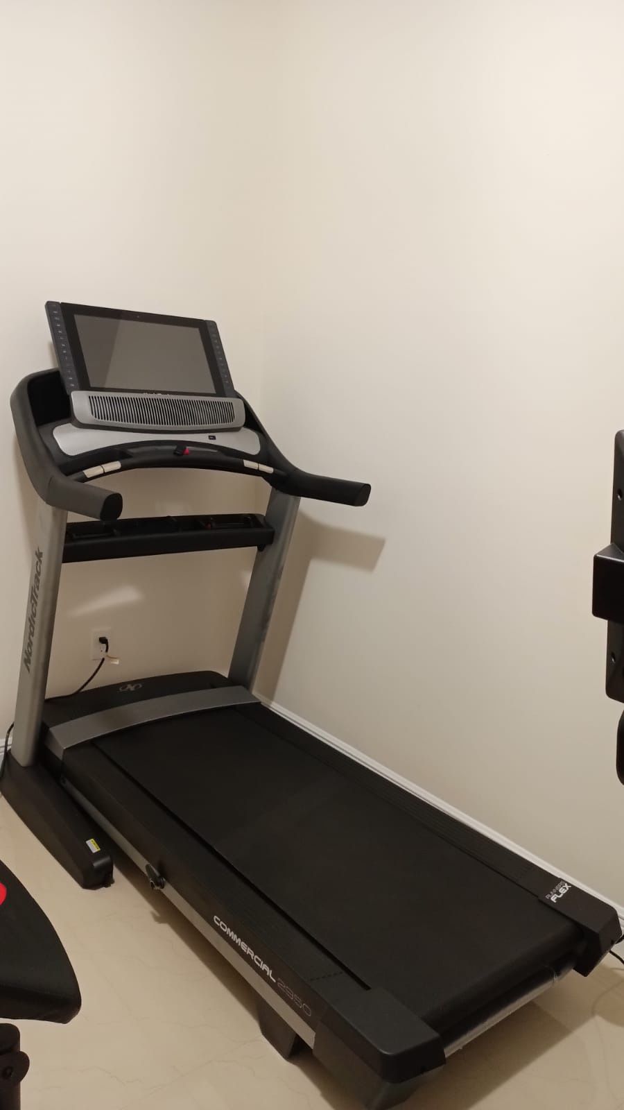 Commercial 2950 Treadmill