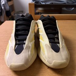 Adidas Yeezy 700 V3 “Safflower” – Size US 10