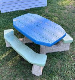 Kids picnic table