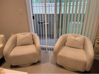 Boucle swivel chairs