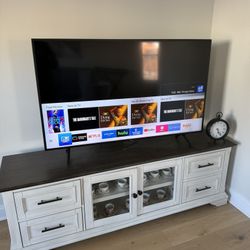 Samsung TV -60” In 