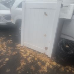 Free Vinyl Gate w/ Hardware 