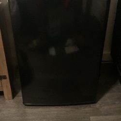 Magic Chef Mini Fridge 