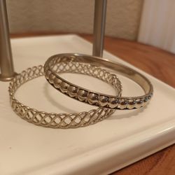 Set of 2 Costume Fashion Silver Tone Bangle Bracelets Jewelry. New Old Stock Without Tag