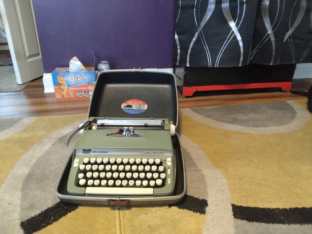 Smith-Corona Manual Typewrter
