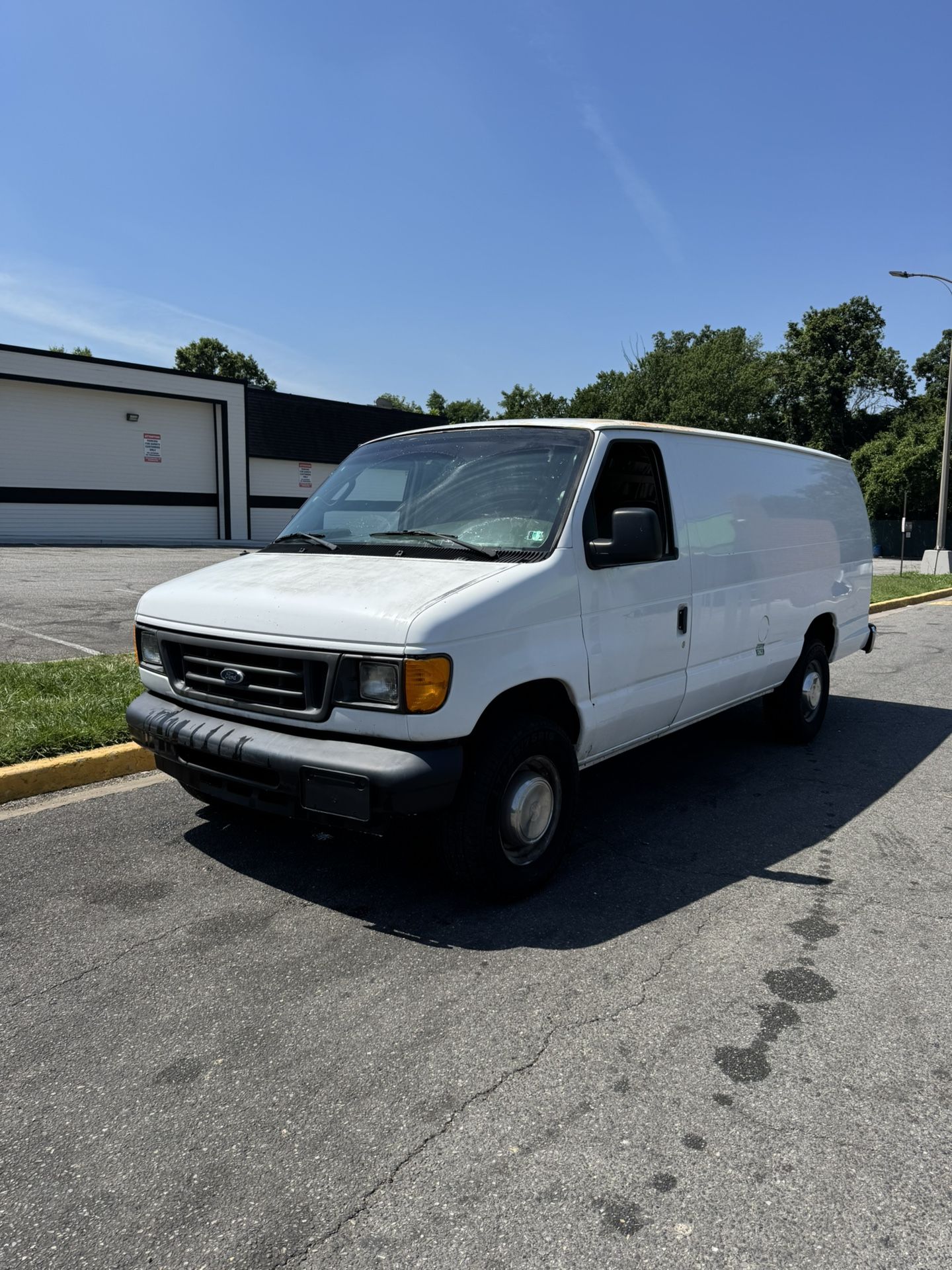 2004 Ford E-350