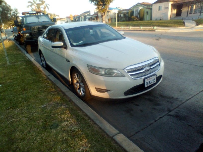2011 Ford Taurus SEL