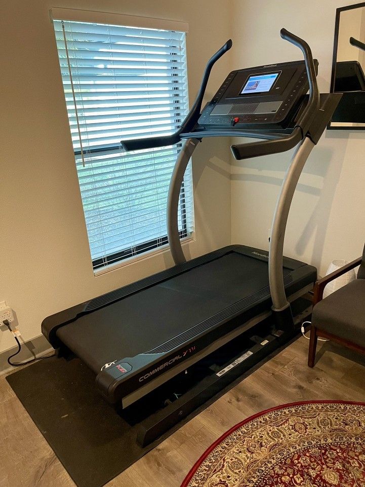 NORDICTRACK X11I ( LIKE NEW & DELIVERY AVAILABLE TODAY)