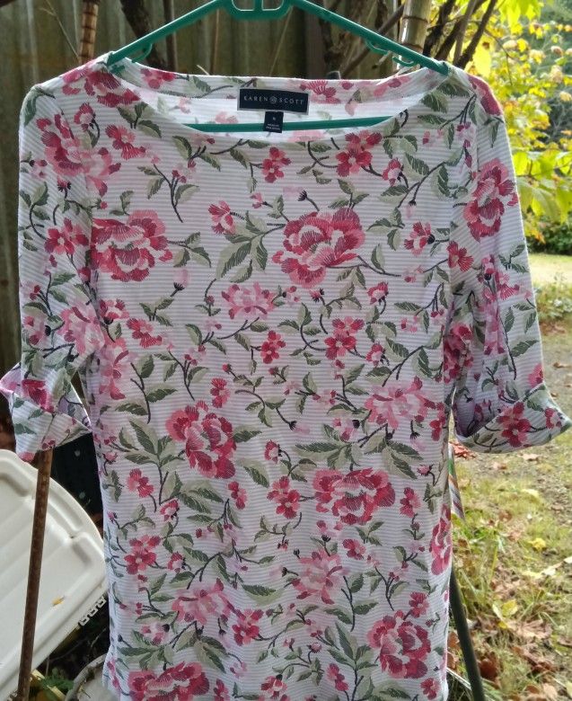 Karen Scott Women's Floral Top NEW
