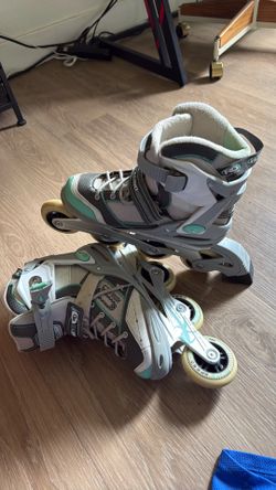 Youth rollerblades