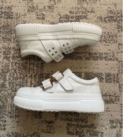 J/Slides Women's Waldo Studded Buckled Platform Sneakers Size 8