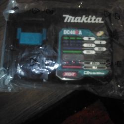 MAKITA DC40RA XGT  CHARGER/ also  Matching MAKITA XGT 40 V  MAX 4.0 Ah