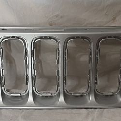 Jeep Renegade 2015-19 Front Upper Grille Silver