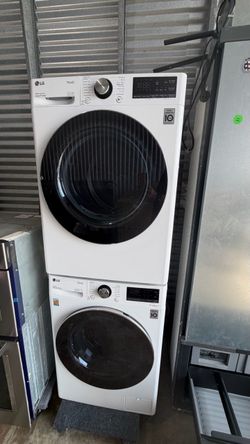 LG Washer & Dryer Set ā Like New MSRP: $3,198 PRICE TODAY: $999