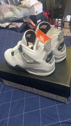 Air Jordan 4 Retro Old White Cement