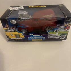 Muscle Machines 1940 Ford Sedan Delivery Red1:18 Size