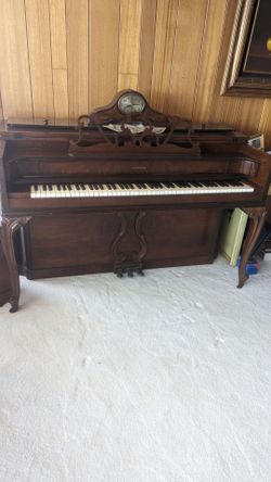 French style piano aerosonic made by Baldwin excellent condition