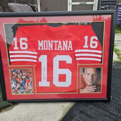 Signed jersey  Joe montana