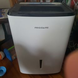 Frigidaire Dehumidifier FFAP5033W1