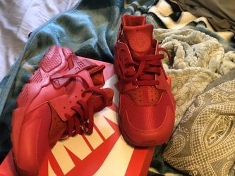 Nike hurraches red