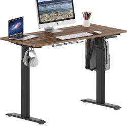 PERFECT CONDITIONS DESK,  HEIGHT ADJUSTABLE, ELECTRIC 