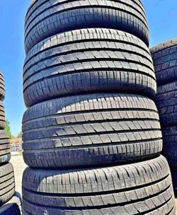 255/40/20 Goodyear Set de Tires en buenas condiciones de vida las 4