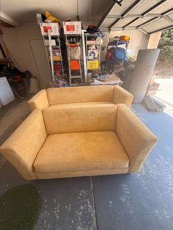 Free yellow love Seat and sofà