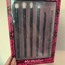 Set Of Six Makeup Brushes (brand new)