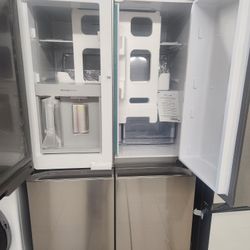 Un Refrijerador Cuatro Puertas SamsuNG Tres Meses De Garantia  Se Yeba Adomisilio El Mismo Dia 