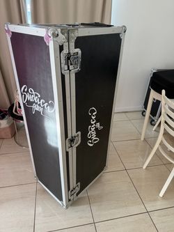 Professional Large Flight / Road Case with Wheels – Heavy Duty – $250