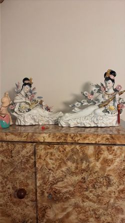 Chinese Porcelain Guanyin Figurine Set