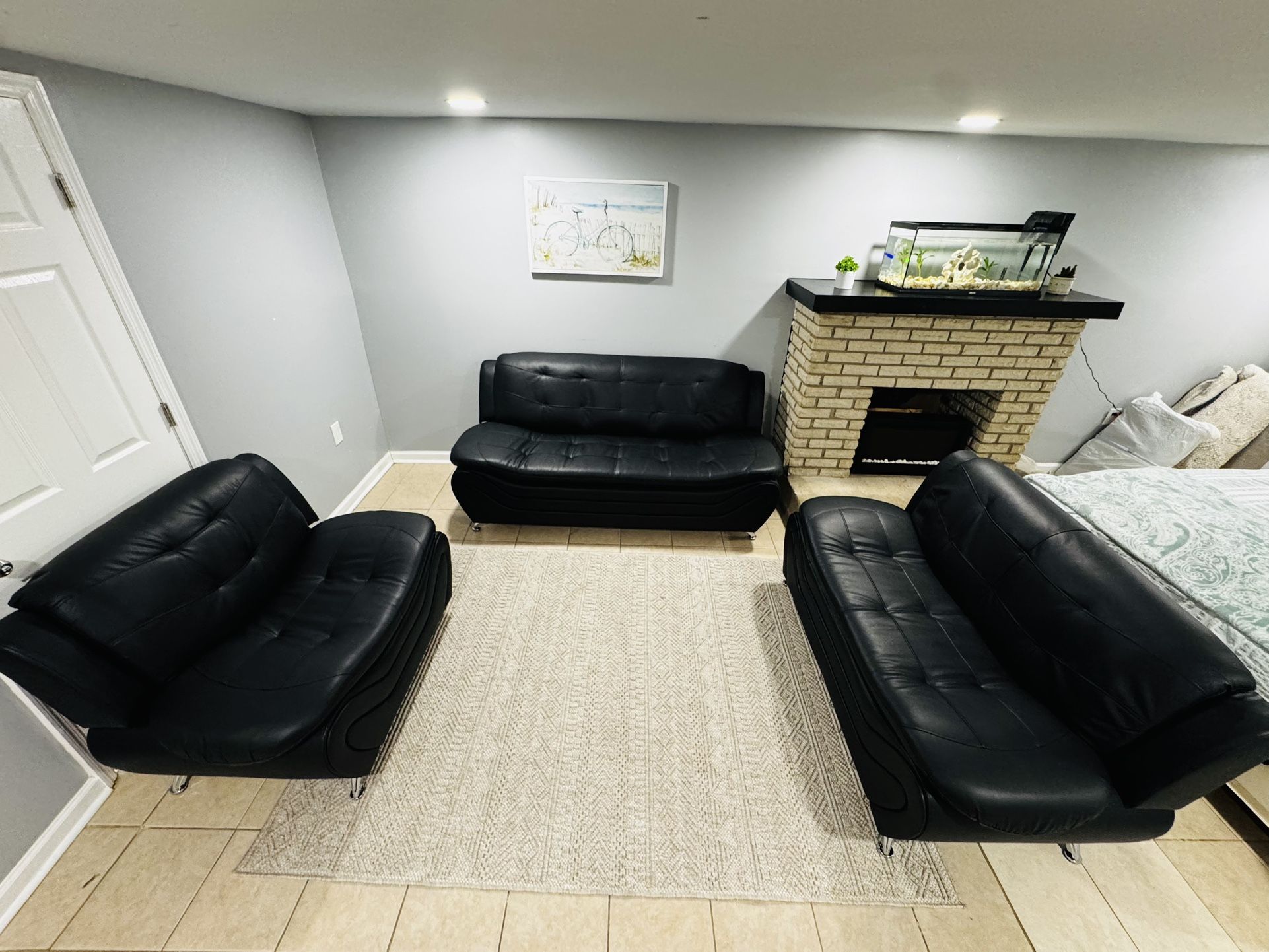 FREE DELIVERY AND INSTALLAT 🚚 Brand New in Box 📦 3 - Piece Living Room set Black Leather