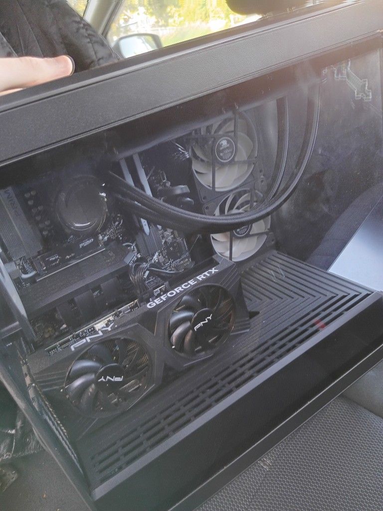 Gaming PC GeForce RTX 4070 Setup