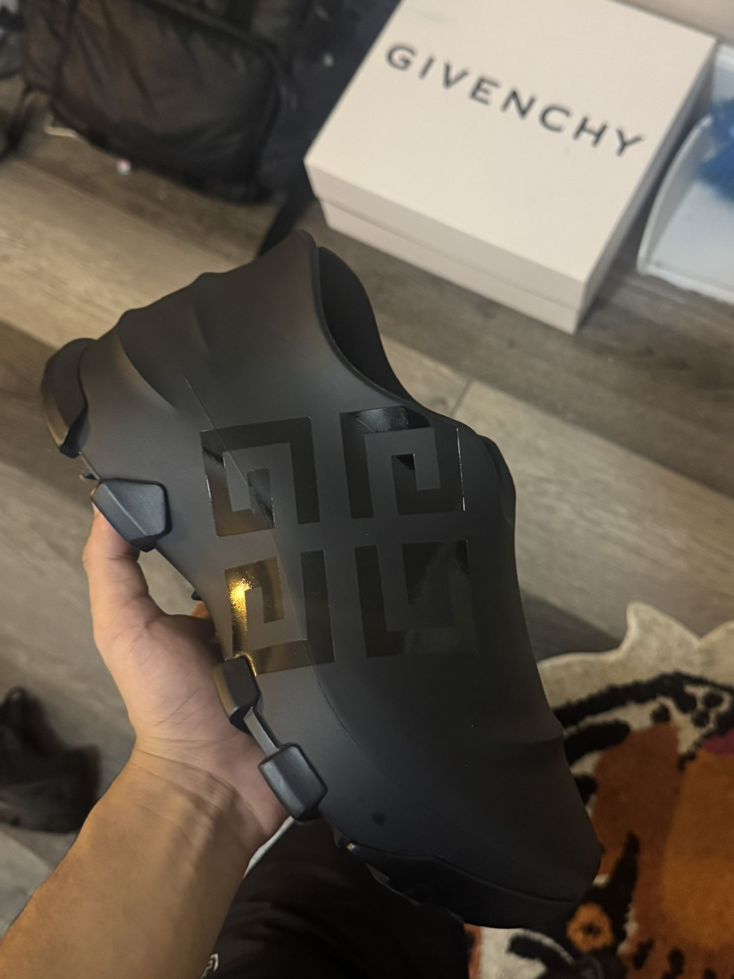Givenchy Monumental Mallows