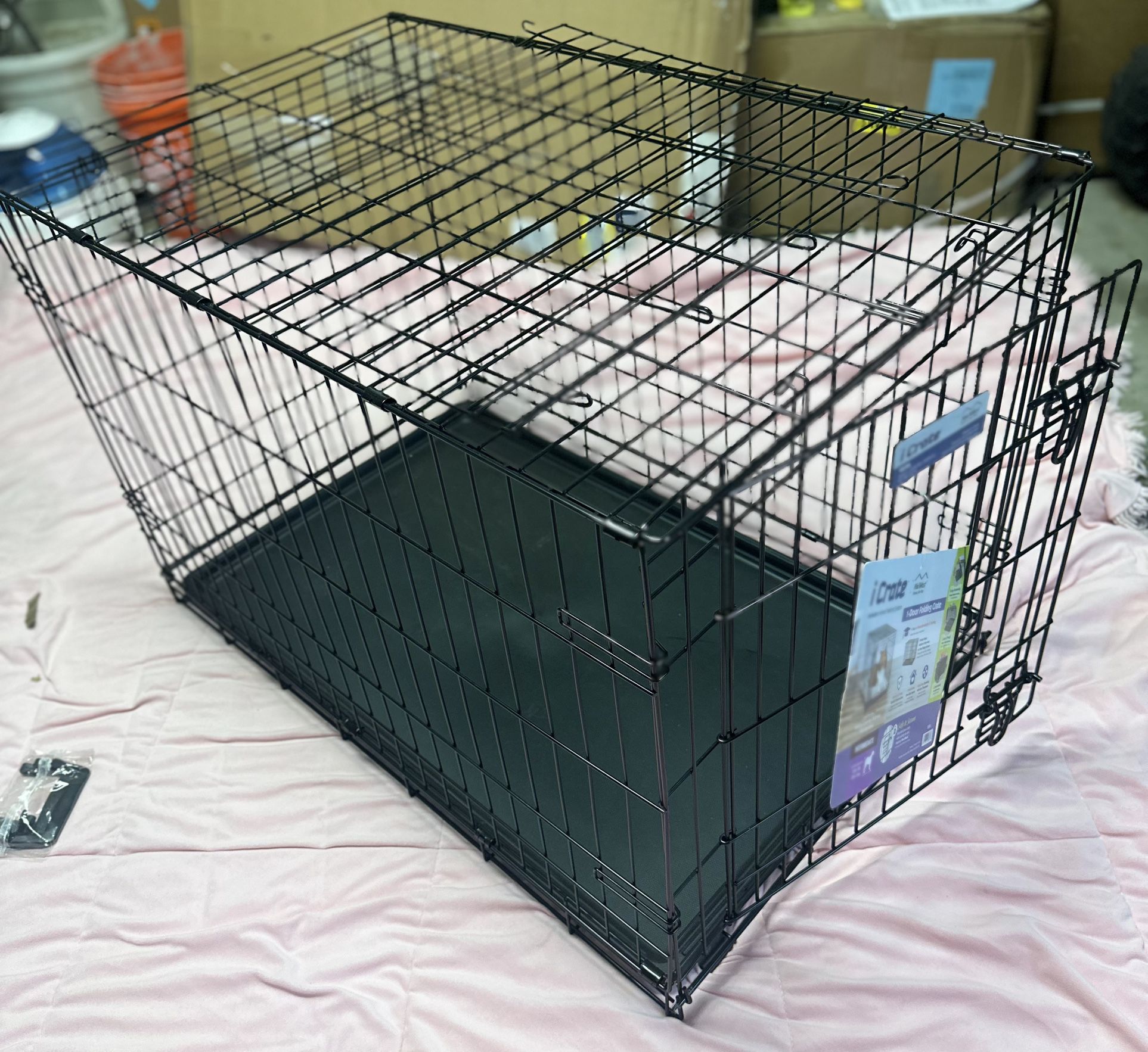 Single Door iCrate Dog Crate 36 inch, plastic pan cracked