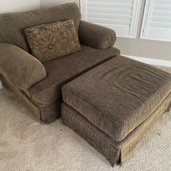 Love Seat For Sale Please Make Offer 