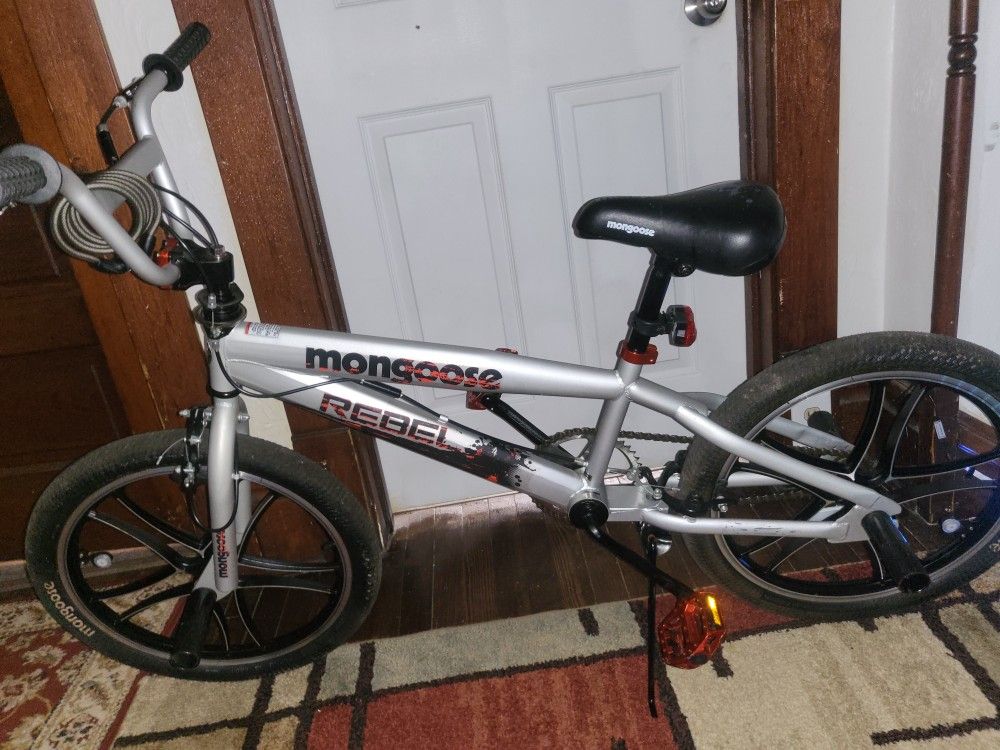  Mongoose BMX  Freestyle Trick Bike