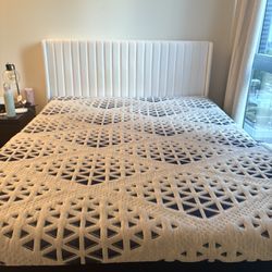 SLEEPY’S Queen Mattress & Bed Frame!