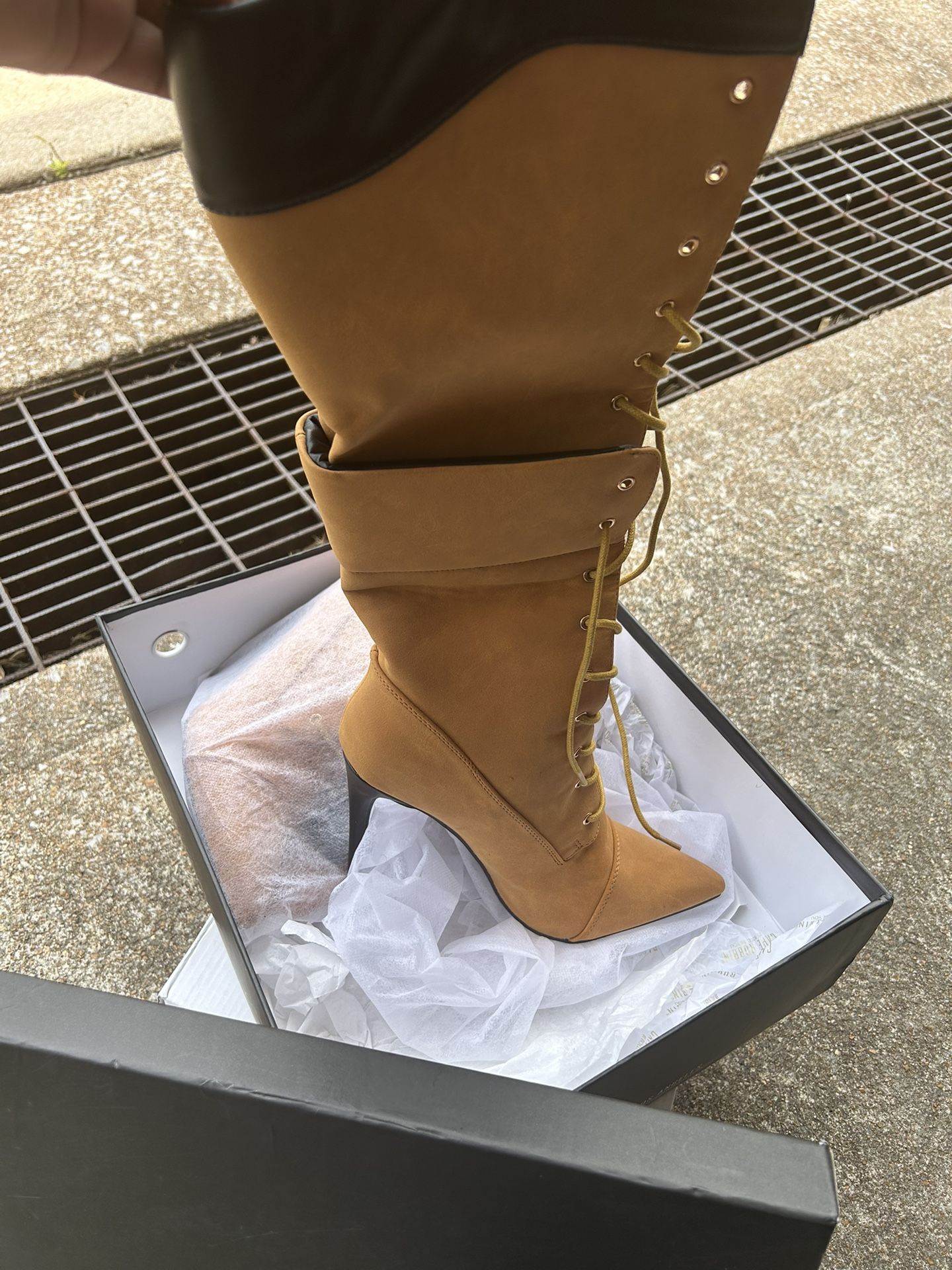 Tan Boots 6.5 Cape Robbin
