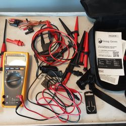 Fluke True RMS Multimeter And Master Lead Set And Case