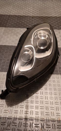 Porsche Macan OEM Left Headlight (Driver Side)