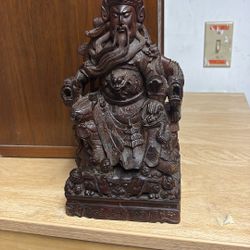 Guan Yu Statue