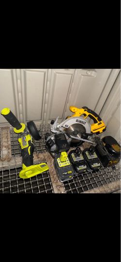 Grinder Ryobi 18V – $170Casi nuevo. Incluye 4 baterías de 4Ah y cargador.