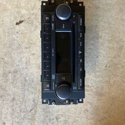 2005 Jeep Grand Cherokee OEM radio 