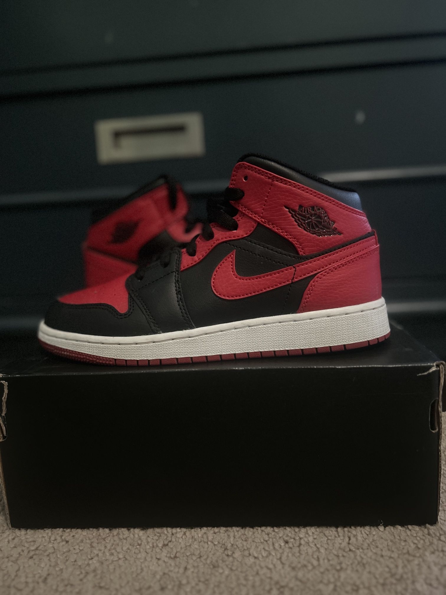 Nike Air Jordan Mid Banned Black Red