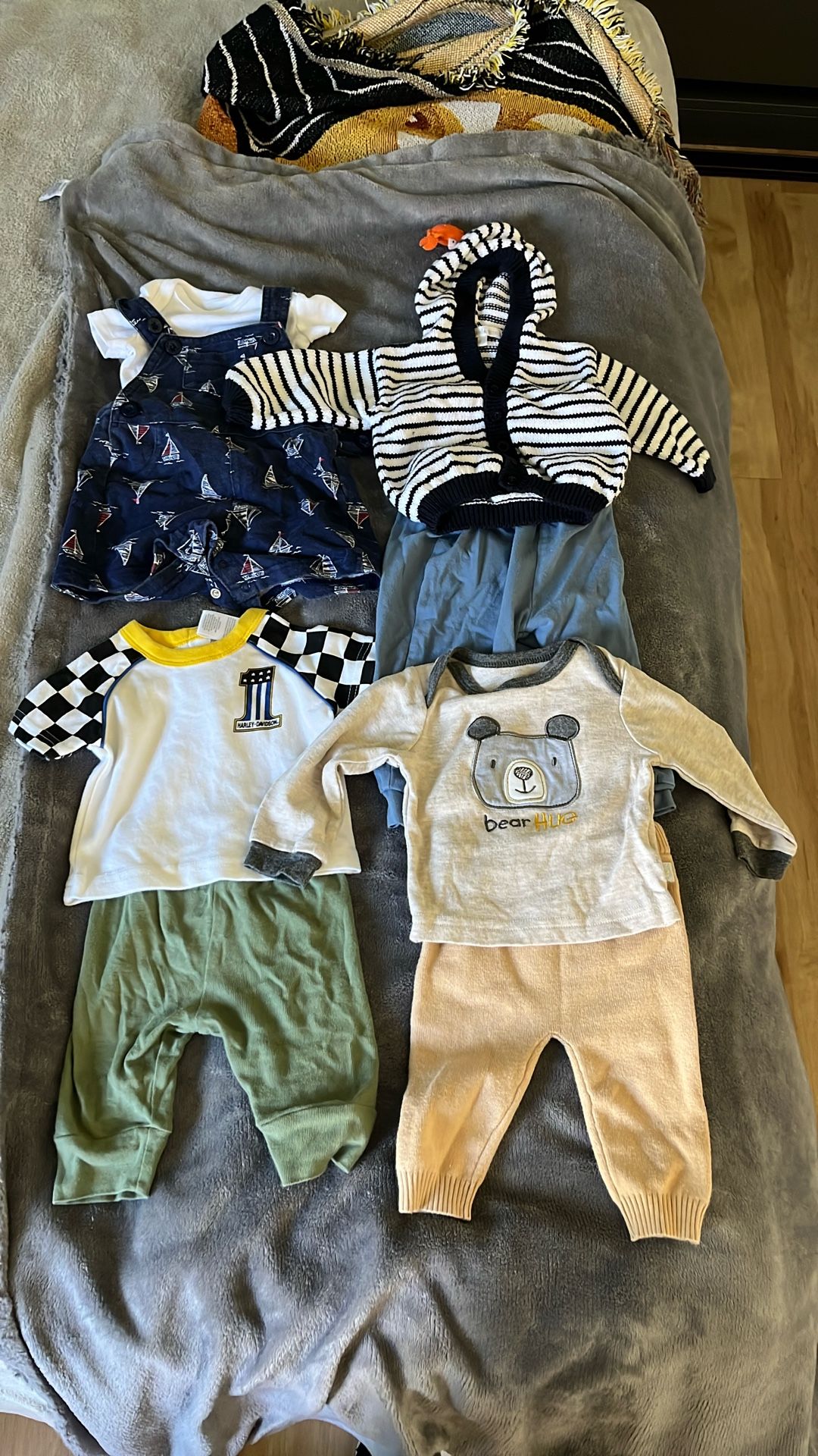 3-6 Month Old Outfits In Good Condition