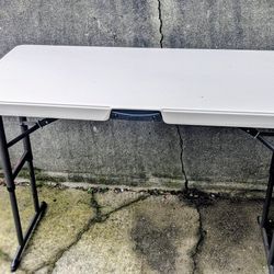 Lifetime foldable table 