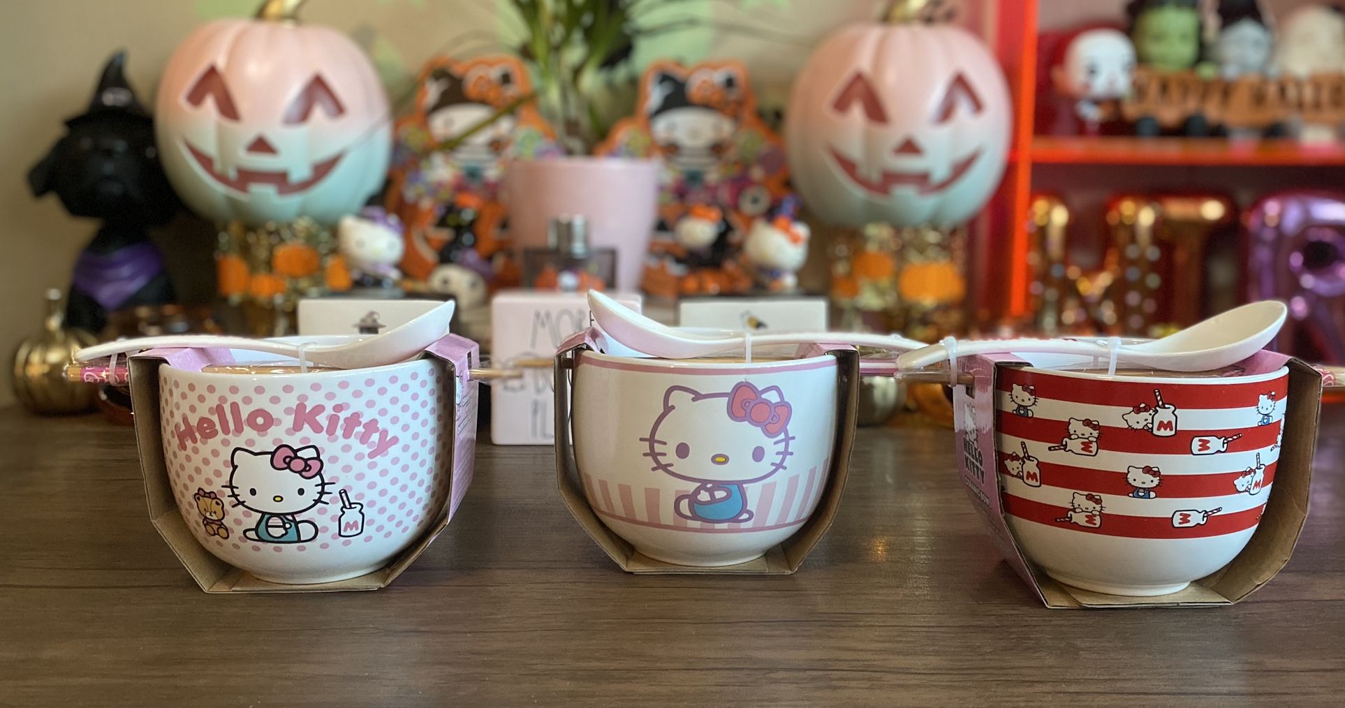 NIB Hello Kitty Ramen Noodle Bowl With Chopsticks & Spoon